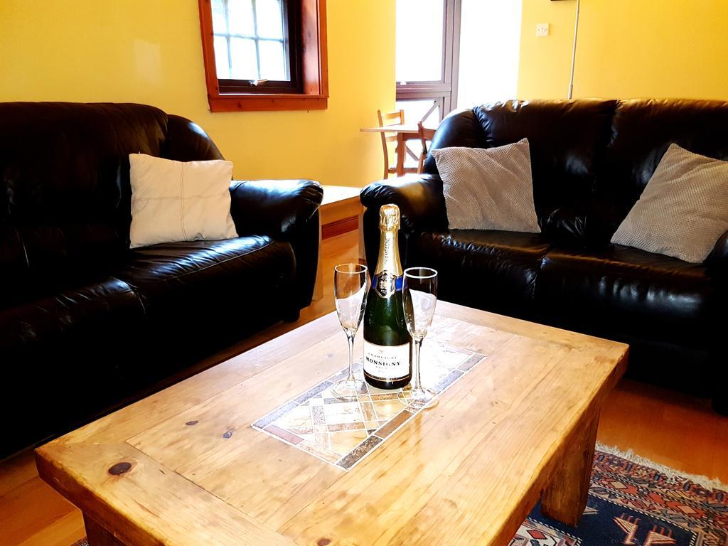 Dean Village - Lovely 2 Bed In Picturesque Dean Village With Balcony And Private Parking 爱丁堡 客房 照片