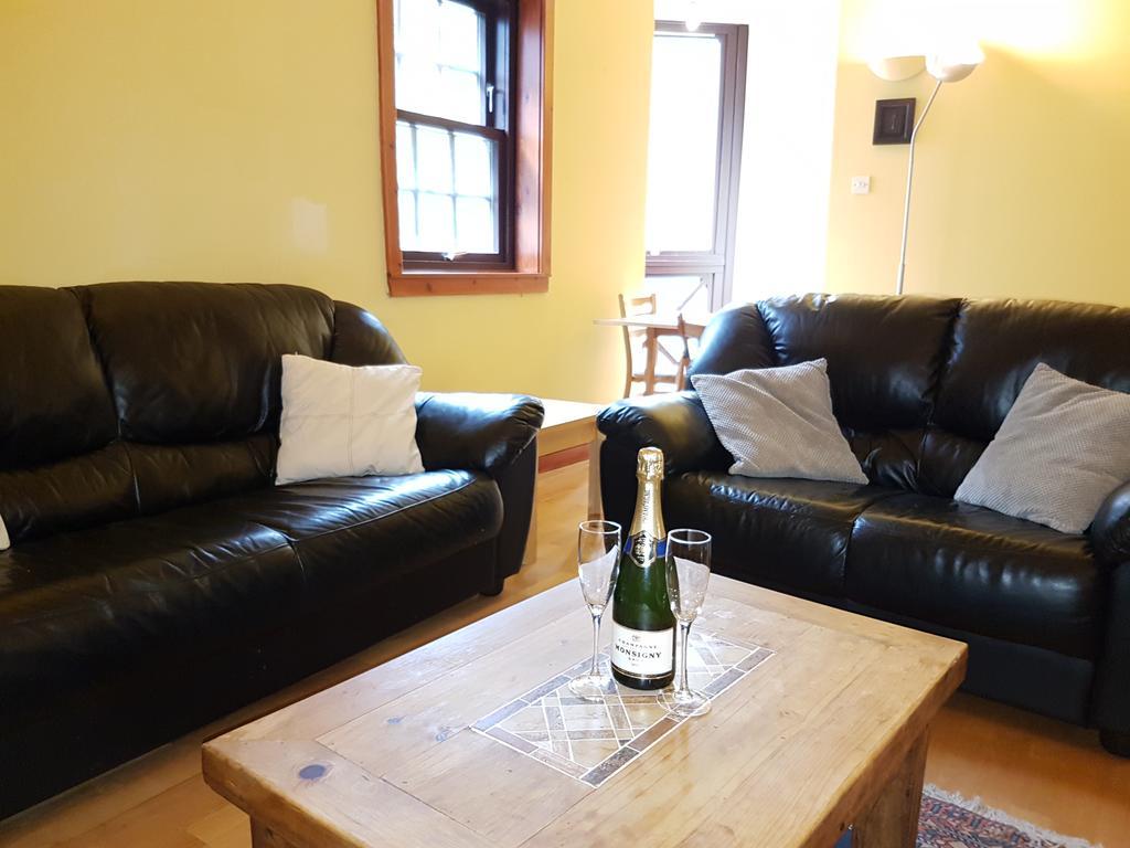 Dean Village - Lovely 2 Bed In Picturesque Dean Village With Balcony And Private Parking 爱丁堡 客房 照片